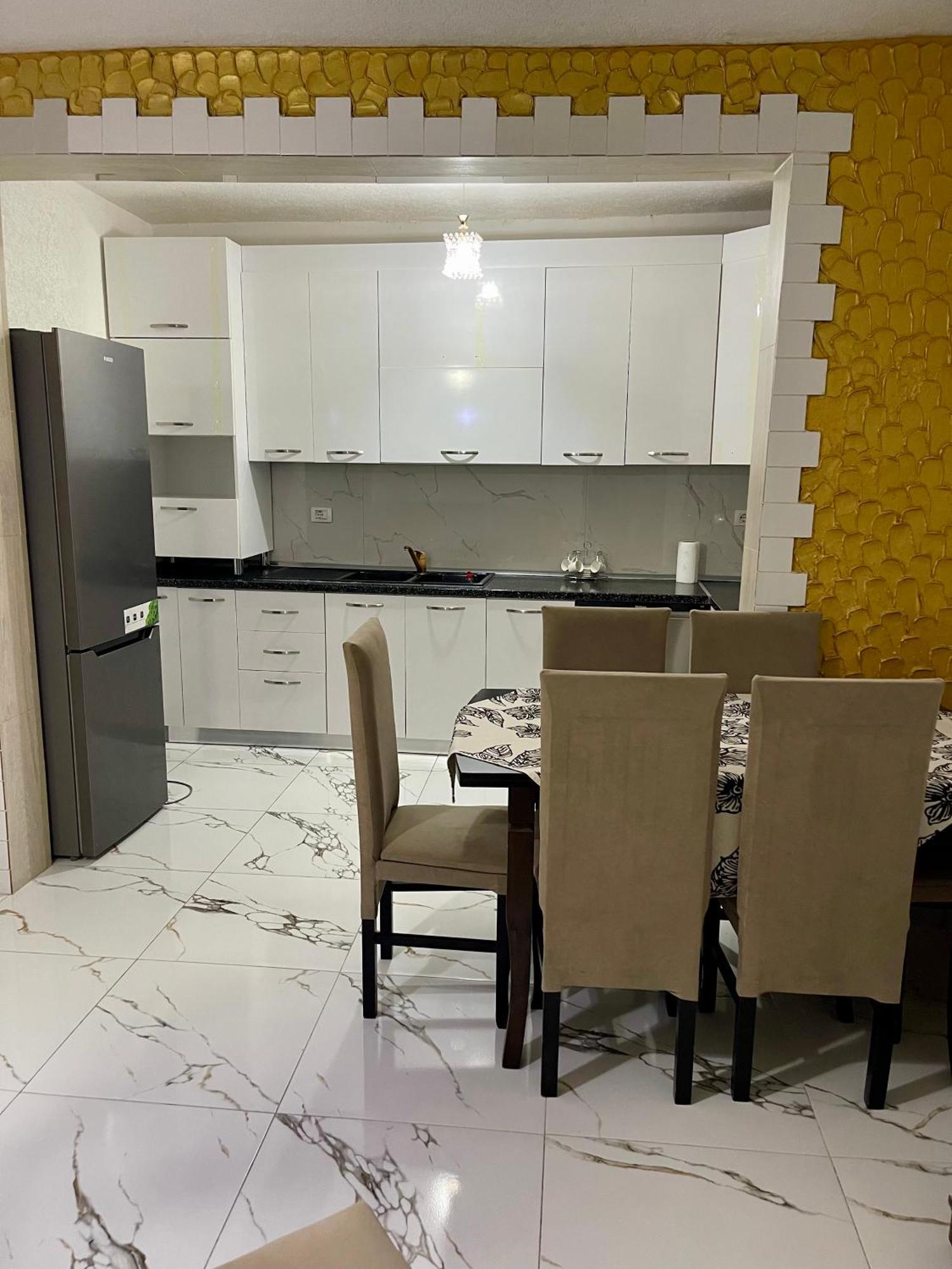 Guest House Dea Vlorë Eksteriør billede