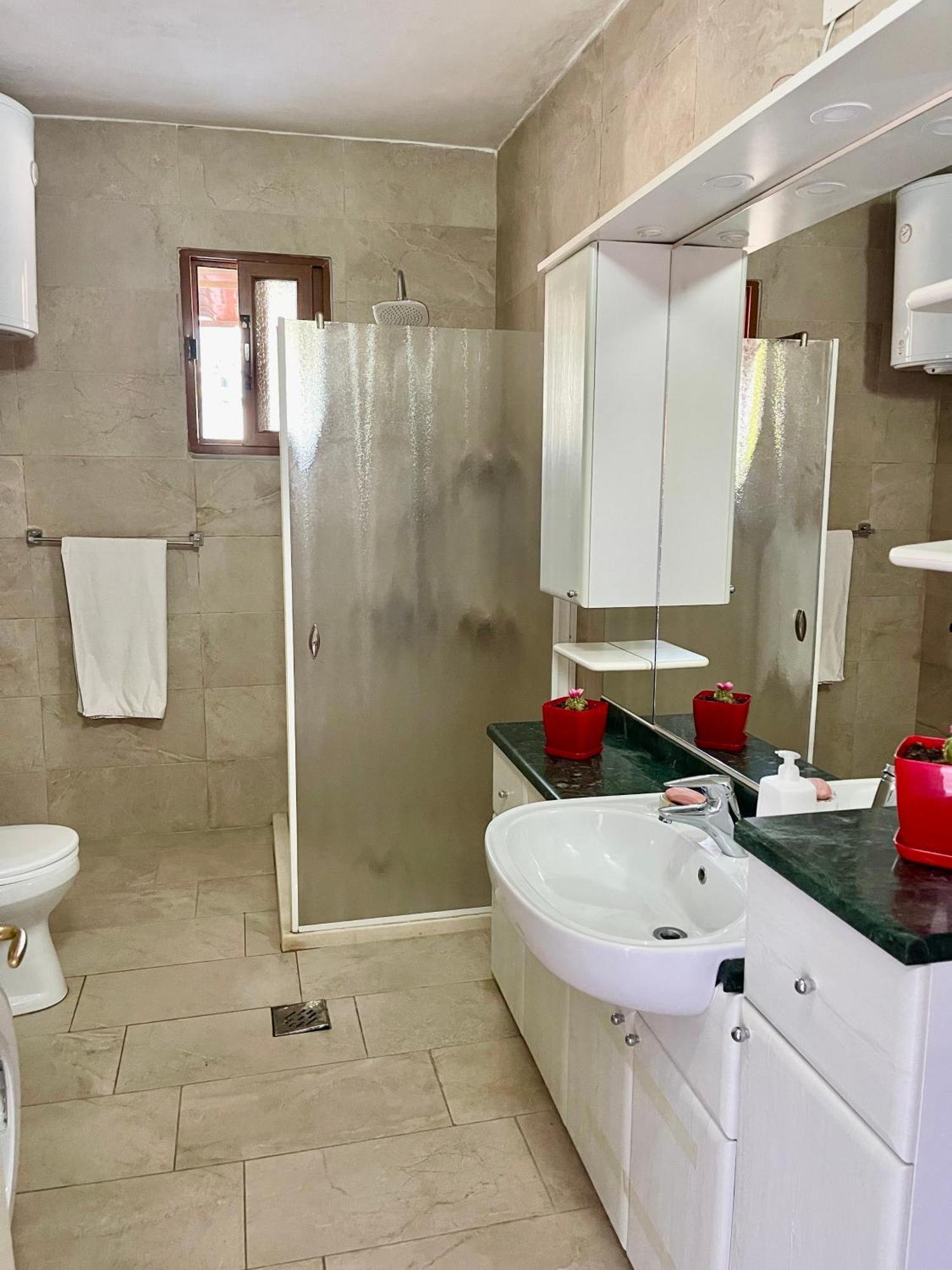 Guest House Dea Vlorë Eksteriør billede